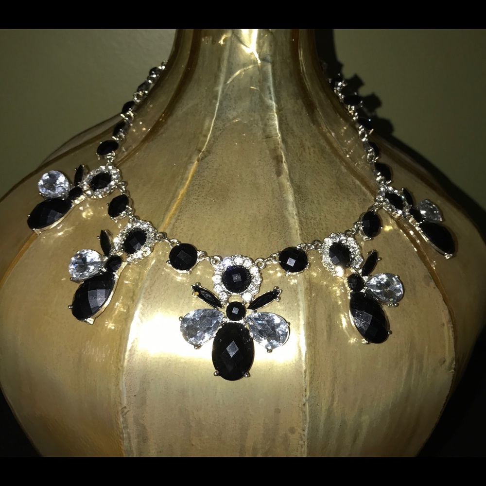 A beautiful NEW necklace bumble bees with stones - Picture 2 of 3